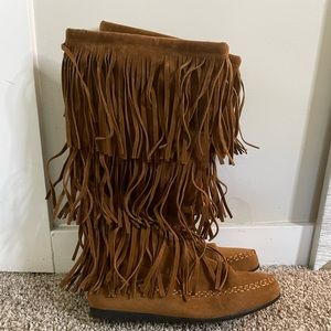 Moccasin style fringe boots (8)